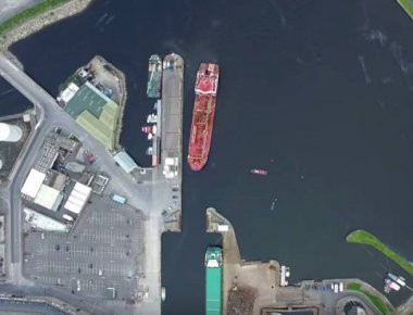 Όταν ο καπετάνιος είναι … πιλότος! Το «παρκάρισμα» πλοίου σε στενό λιμάνι - Το βίντεο που έγινε δημοφιλές